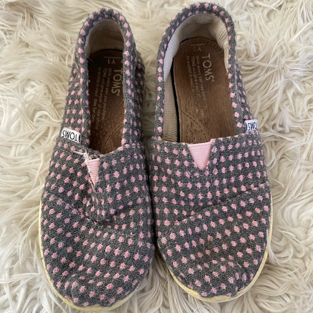 Toms girl size 1 great and pink polka dot shoes